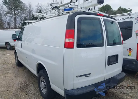 2016 Chevrolet Express 2500 Work Van z USA, uszkodzony, nr VIN 1GCWGAFF5G1331734